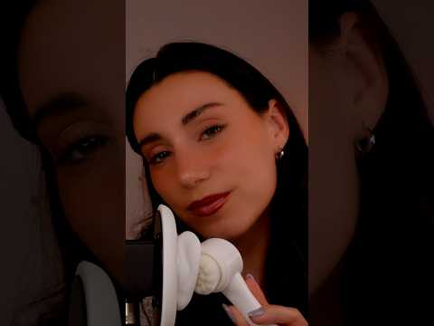 ASMR Roleplay 🩵 Limpieza de orejas & Susurros Relajantes 💤 #shorts   #short   #asmr