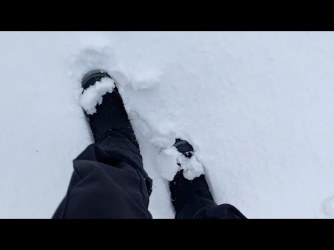 ASMR ~.~ Door Knisperende Sneeuw Lopen ❄️