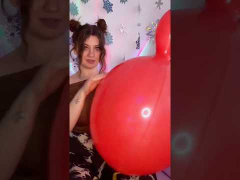 Squeeeeeeaky 🤣👀 AGAIN #balloon