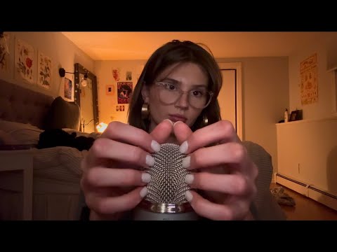 ASMR mic scratching and nail tapping