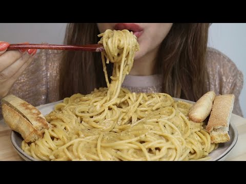 ASMR BUTTERY CREAMY PESTO SPAGHETTI / HOMEMADE BREAD / MUKBANG / CREMA ASMR #asmr #mukbang #pasta