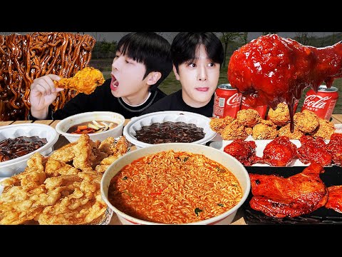 MUKBANG 편의점 양념 치킨 짜파게티 디저트 라면 아이스크림 야외 먹방 BLACK BEAN NOODLES AND FRIED CHICKEN EATING