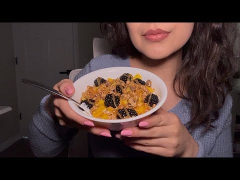 Mango, blackberry yogurt parfait 🥭