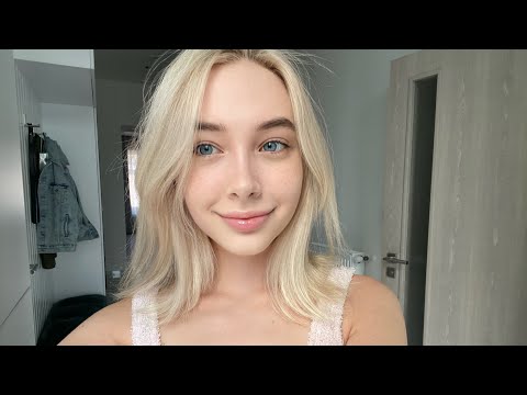 твоя няшная девушка встречает тебя с работы 🌸