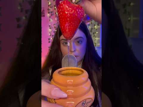 АСМР🍓+🍯ИТИНГ КЛУБНИКИ С МЕДОМ #asmr #асмр #eating #asmrsounds #асмрдлясна