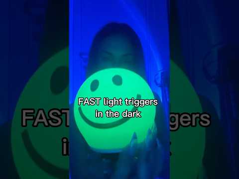 more light triggers in the dark 👻👻 #fastandaggressiveasmr #fastasmr #asmr #lighttriggers #fyp