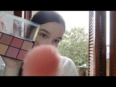 ASMR te maquiando com vista para as árvores, sons de produtos, boca, tapping e muitos pássaros