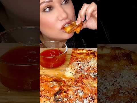 Do YOU eat the crust? #asmr #pizza #mukbang