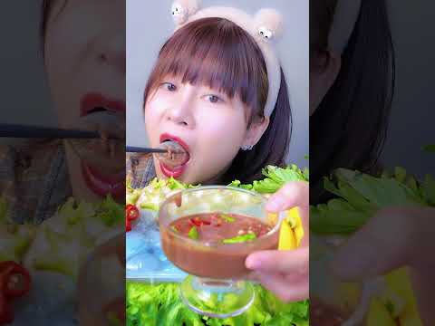 #shorts eating blue jellyfish #linhasmr #asmr #asmrcontent #asmreating #asmrfood #mukbang