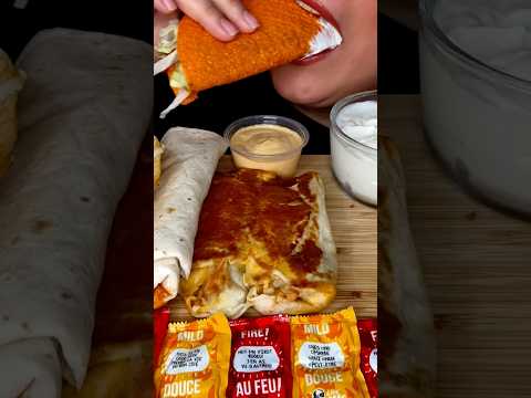 Taco Tuesday from Taco Bell #asmr #foodasmr #taco