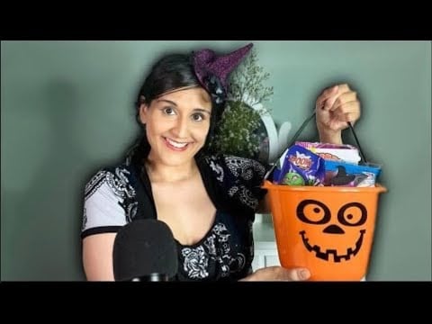 ASMR | Halloween Candy I’m Giving Out To the neighborhood Children Crinkle Sounds(Whisper) 🍬🍬🍬🍬🍬🍬🍬🍬🍬