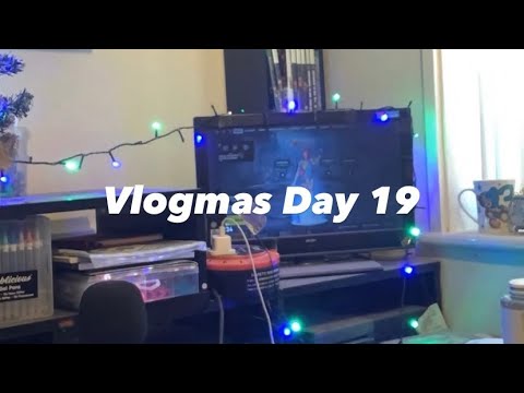 Vlogmas Day 19 (2023) - Decorating My Bedroom