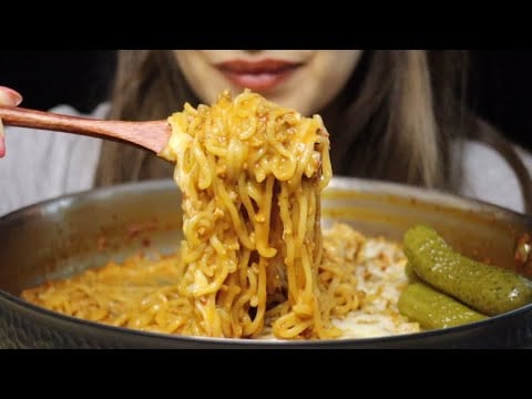 ASMR CHEESY KIMCHI NOODLES BEEF NONGSHIM PICKLES MUKBANG #asmr #mukbang #noodles #cheesy #kimchi