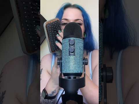 ooo crunchy sounds 😍 #hairbrush #asmr #crunchysounds #asmrcommunity