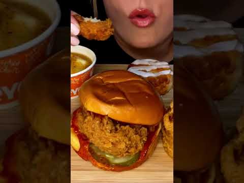 Ghost pepper wings from Popeyes #shorts #asmr #chicken #popeyes
