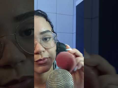 ASMR-Pincel no microfone