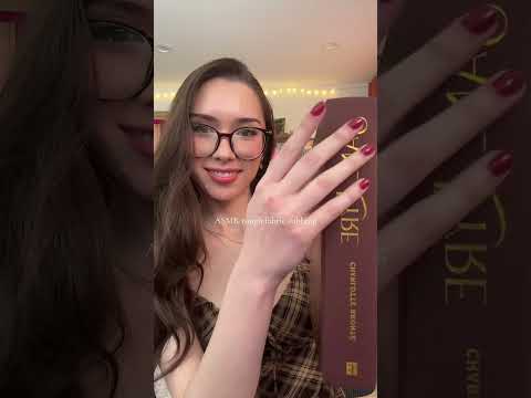 #ASMR rough fabric rubbing 🤎 this was my favorite sound from this book
