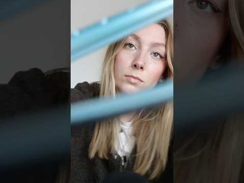 Just a quick fix bestie! 🙂‍↕️🤚🏼👩🏻‍🦲 #asmr #relax #asmrhairbrushing