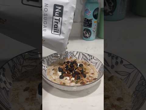 ASMR making quick easy breakfast 🫐🥣 #asmr #asmrsounds #food #breakfast