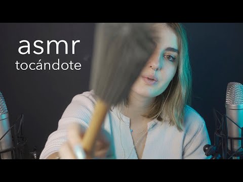 ASMR en español - DUERME mientras TOCO tu CARITA + mouth sounds - Ale ASMR :)