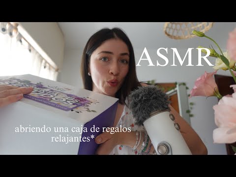 ASMR abriendo una caja de regalos RELAJANTES ~ susurros cerca del mic*