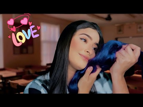 ASMR: A GAROTA QUE SENTA ATRÁS DE VOCÊ E OBCECADA NO SEU CABELO!