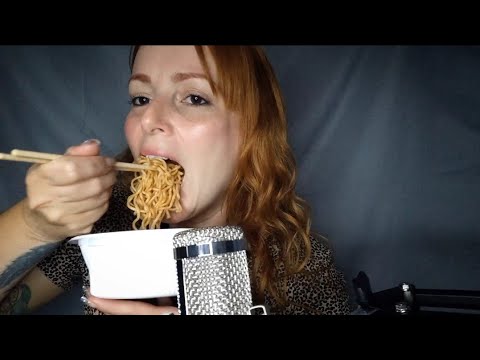 COMENDO LÁMEN IGUAL ASIÁTICOS - ASMR #mukbang #asmrfood