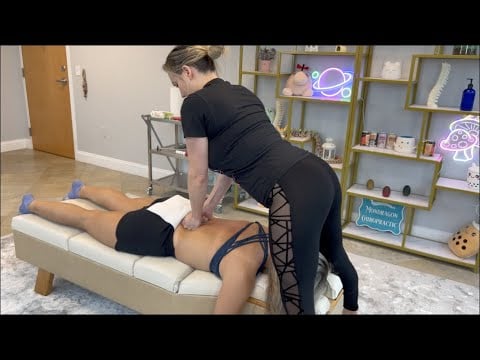 Massaging Her back makes the loudest CRUNCHY Sounds 🤭 Wringing out the spine Chiro Style