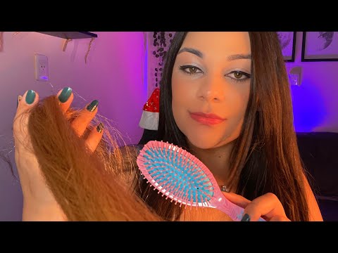 ASMR: CUIDANDO DELICADAMENTE DO SEU CABELO (SONS DE ESCOVA E PRODUTOS)