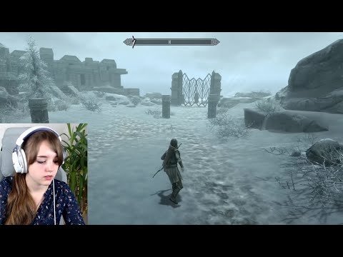 ASMR - Relaxing Skyrim gameplay - Gril actually gaming episode 1