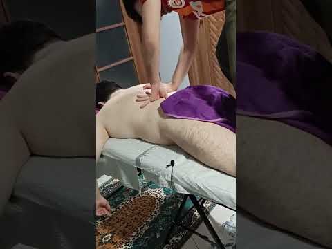 A RELAXING MASSAGE THAT RELIEVES ALL BACK PAINS #satisfying #relaxing #asmr #shorts #massage