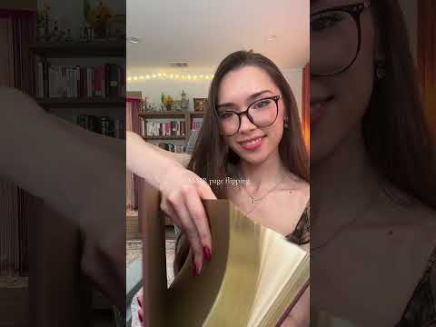 #ASMR page flipping 📖 this gilded pages made this one a bit difficult...