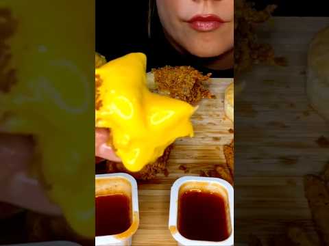 Crispy fried chicken and cheese sauce #asmr #friedchicken #food #shorts