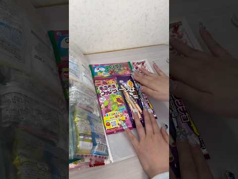 【ASMRvlog】友だちとお菓子帳交換会してみた🍫シールの代わりにお菓子を貼るのが流行ってるっぽい #ASMRvlog #お菓子帳 #交換 #お菓子ノート #シール帳 #作り方 #shorts