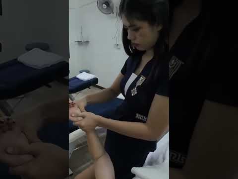 Relajante masaje de brazos en un spa tailandés 🇹🇭✨ #ThaiMassage #MasajeTailandés #Tailandia #short