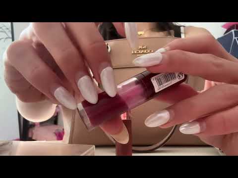 ASMR What’s in my bag 👜💕💅🏻
