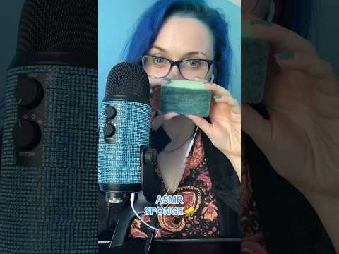 i LOVE this sound 😍 #asmrspongesqueezing #shorts #asmr #asmrspongesounds