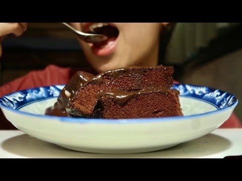 ASMR Eating Cake Chocolate 🍫 🍰 กินเค้กช็อกโกแลตสุดแสนอร่อย😋