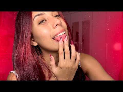 LENS LICKING👅 ASMR ( com sussurros+ sons de boca)