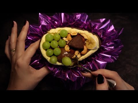 ASMR - Recheando Ovo de Páscoa de Colher e Provando 😋🐰🍫