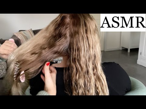 ASMR | Curly hair - crunchy hair brushing/detangling, spraying, hair scratching sounds (no talking)