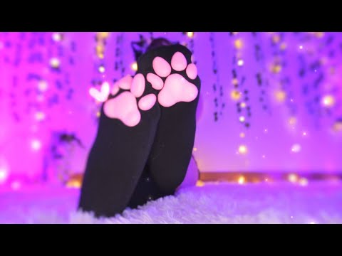 flashing my lil cat FEET 🐾💜