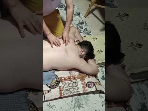 Massage techniques that eliminate all back muscle pain #satisfying #relaxing #asmr #shorts