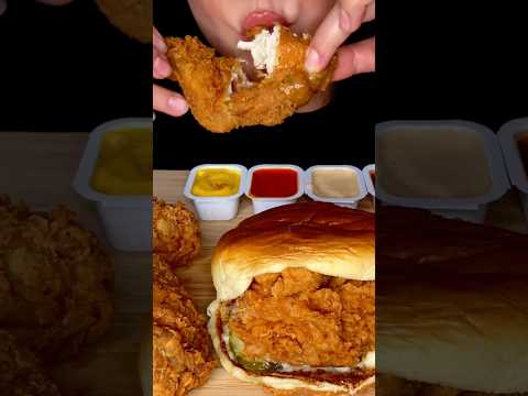 Popeyes crispy fried chicken #asmr #chicken #food #eatingshow #crunchy