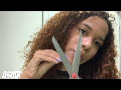 ASMR CASEIRO - No meu banheiro (sons de boca, tapping e tesoura)