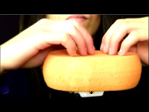 ASMR Sponge Mic (NO TALKING) Squishing, Scratching, Brushing and Tapping!