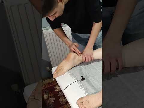 SPORTS MASSAGE THAT RELAXES AND LOOSEN THE LEGS  #asmr #massage #relaxing #shorts  #shortvideo
