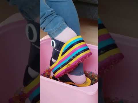 #Shorts - Experiment: Water Beads under Slippers #heels #asmr #crush