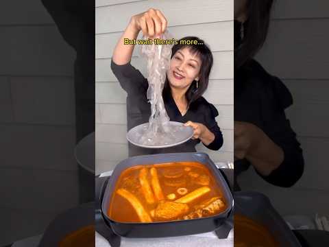 MAKING GIANT CHEESY TTEOKBOKKI FOR THE FIRST TIME#shorts #viral #mukbang