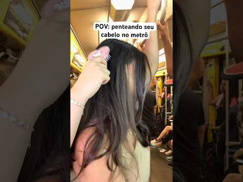 POV: penteando seu cabelo no metrô #asmr #asmrsounds #humor #shorts